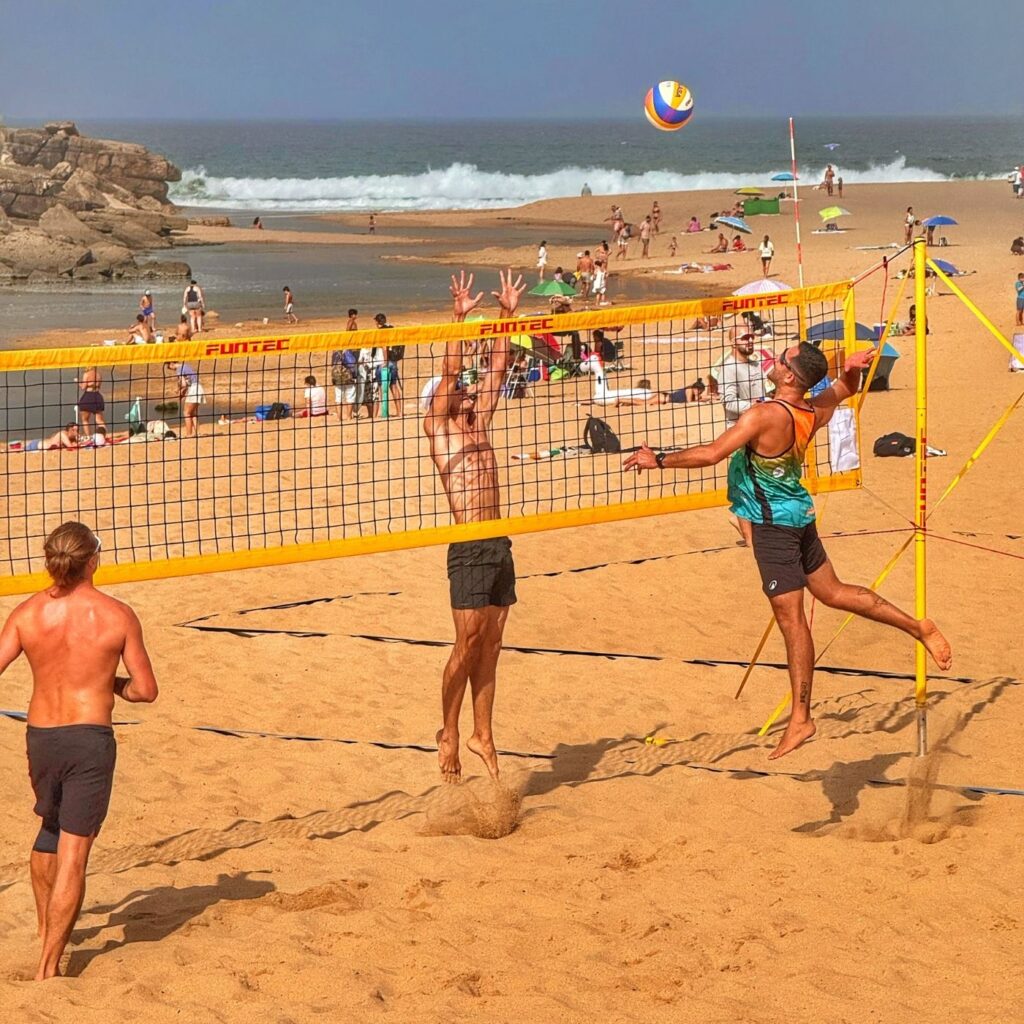 Torneio de Voleibol na Praia da Foz do Lizandro