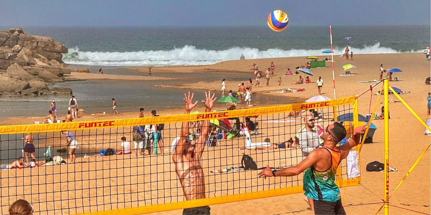 Torneio de Voleibol na Praia da Foz do Lizandro